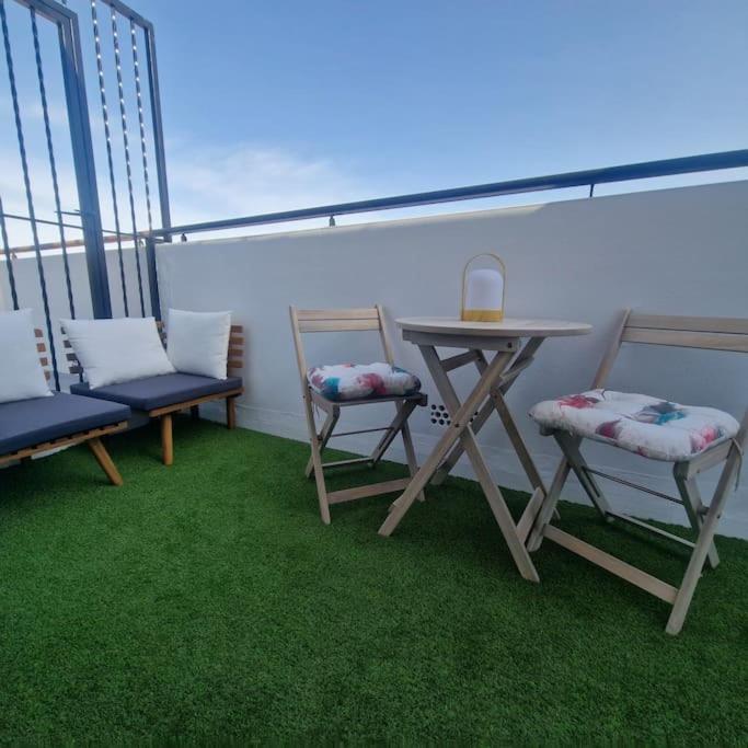 Piso Vistas Montanas Y Mar Apartment เอลกาสเตล เด กัวดาเลสต์ ภายนอก รูปภาพ