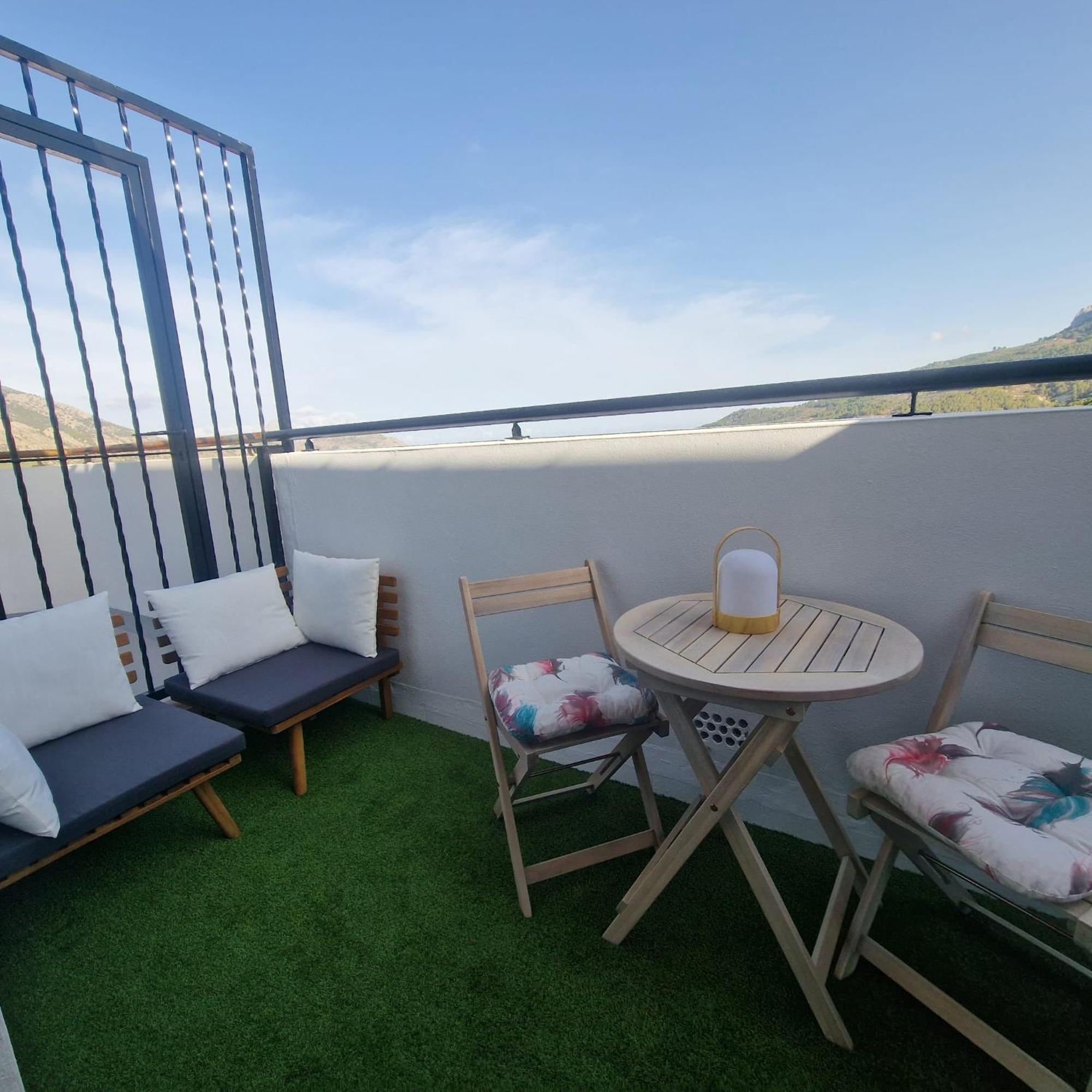 Piso Vistas Montanas Y Mar Apartment เอลกาสเตล เด กัวดาเลสต์ ภายนอก รูปภาพ
